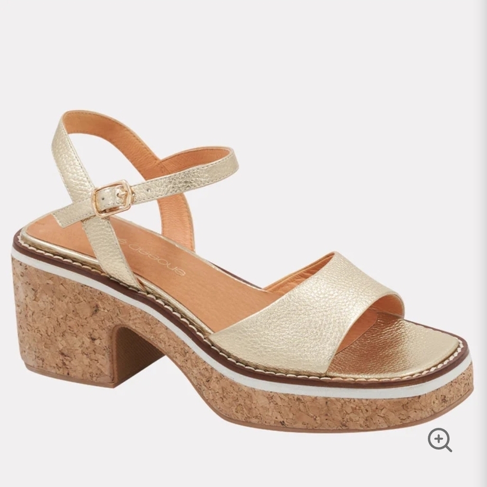 NEW In BOX! Andre Assous Metallic Gold Platform Sandals